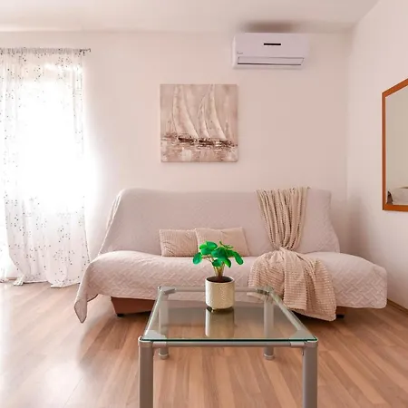 Kristijan Apartment *