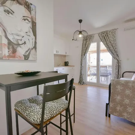 Kristijan Apartment *